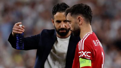 Manchester United Siapkan Rp5,5 Triliun untuk Rekrut Tiga Gelandang Baru