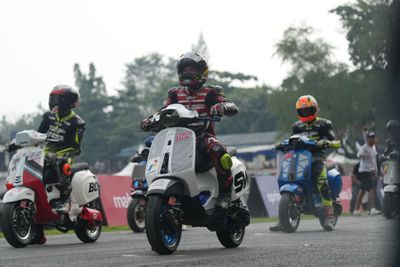 Serunya Scooter Prix 2024: Lebih dari 200 Pembalap Vespa Beraksi di Sentul