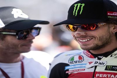 Wejangan Valentino Rossi Dibalik Kesuksesan Marco Bezzecchi Finish di Posisi Ke-6 MotoGP Austria