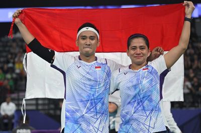 Paralimpade Paris 2024: Raih Medali Emas untuk Indonesia, Hikmat Leani Tak Kuasa Tahan Tangis 