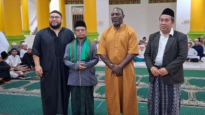 Mantan Pelatih Timnas Ucapkan 2 Kalimat Syahadat, Jacksen F Tiago Resmi Menjadi Mualaf