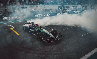 Tradisi Ikonik Berakhir, Hamilton Tak Bawa Hammer Time ke Ferrari