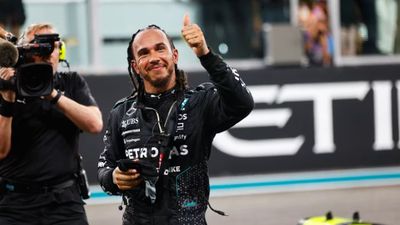 Lewis Hamilton Memberi Perpisahan Emosional Kepada Tim Setelah 12 Musim Bersama, Hamilton Aku Sayang Kalian