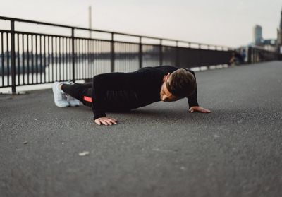 5 Manfaat Push Up untuk Tubuh: Bisa Hilangkan Lemak Perut hingga Buncit!