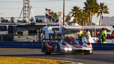 Hasil Balapan Daytona 24 Hours 2025: Porsche Penske Menyala, Laurens Vanthoor Berhasil Kalahkan Sang Adik