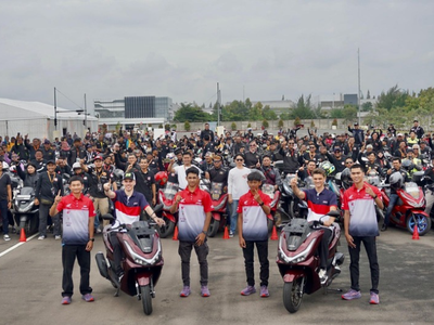 Pembalap MotoGP Joan Mir dan Luca Marini Sapa Ratusan Fans di Cikarang Bekasi