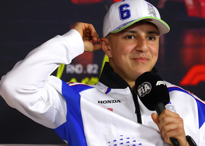 Isack Hadjar Frustrasi Dihalang Sainz, Gagal Salip Albon di Akhir Lomba
