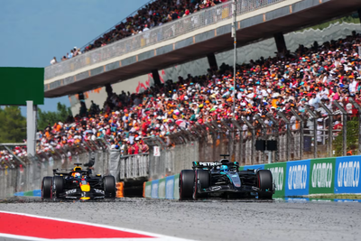 Buntut Ego di Trek: Verstappen Terpeleset, Russell Menang Strategi!