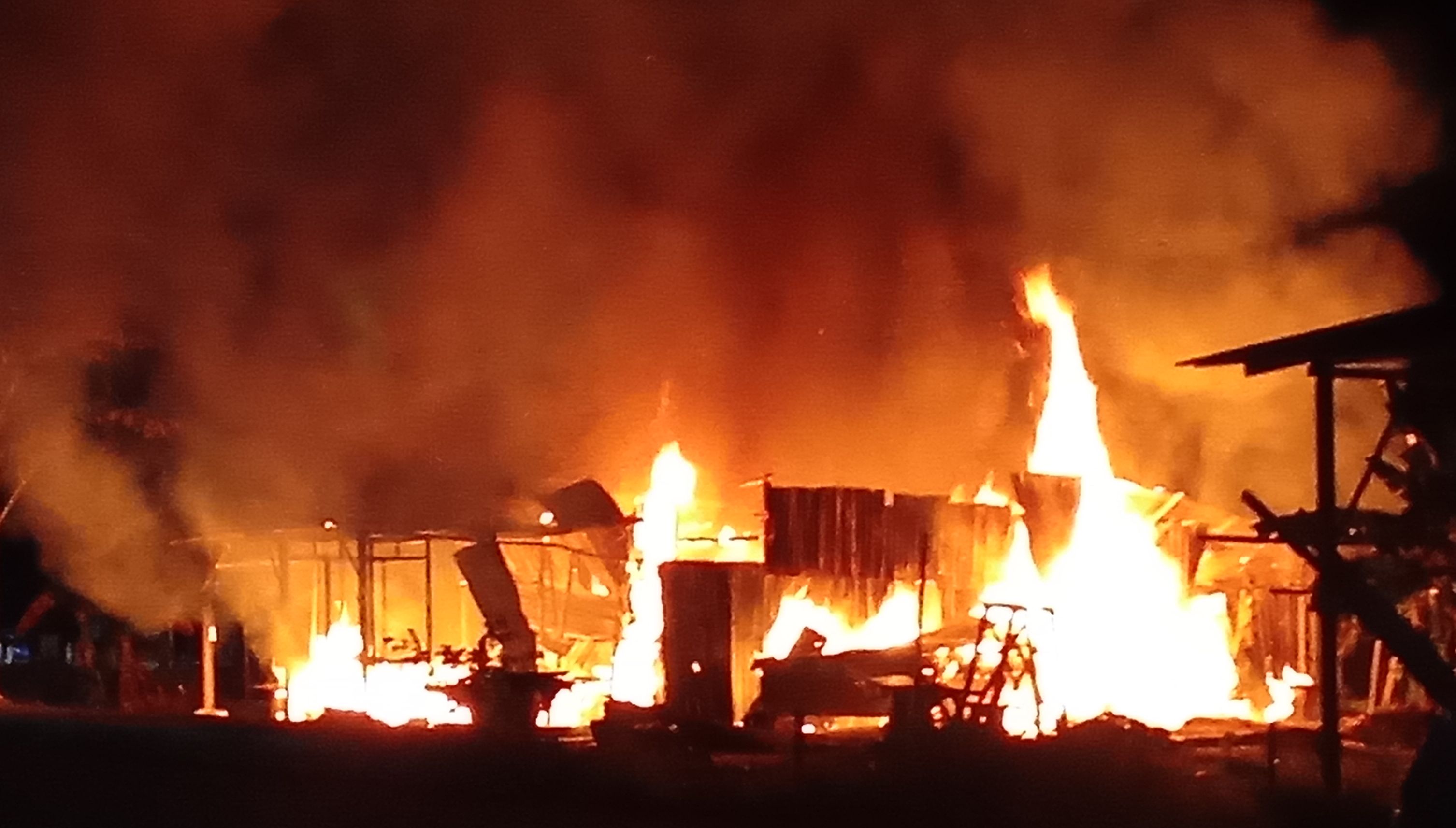 Sebuah Warung di Perum PNS Juata Permai Ludes Terbakar