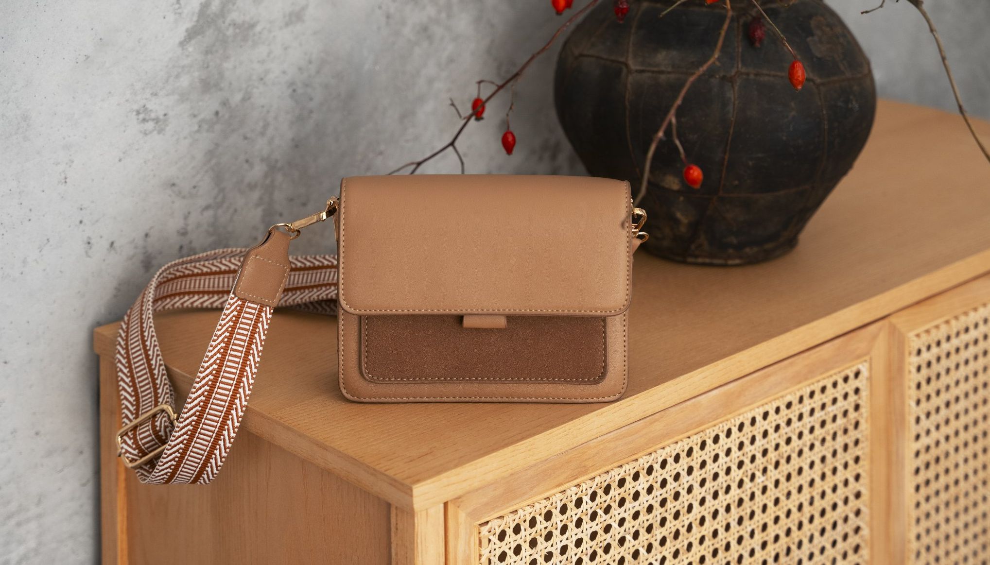 50 Ide Nama Brand Tas Wanita yang Menarik, Unik, dan Mudah Diingat