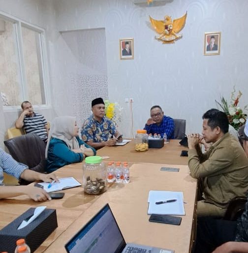 Sekprov Maluku Utara Pimpin Rapat Bahas Percepatan Program Listrik Desa