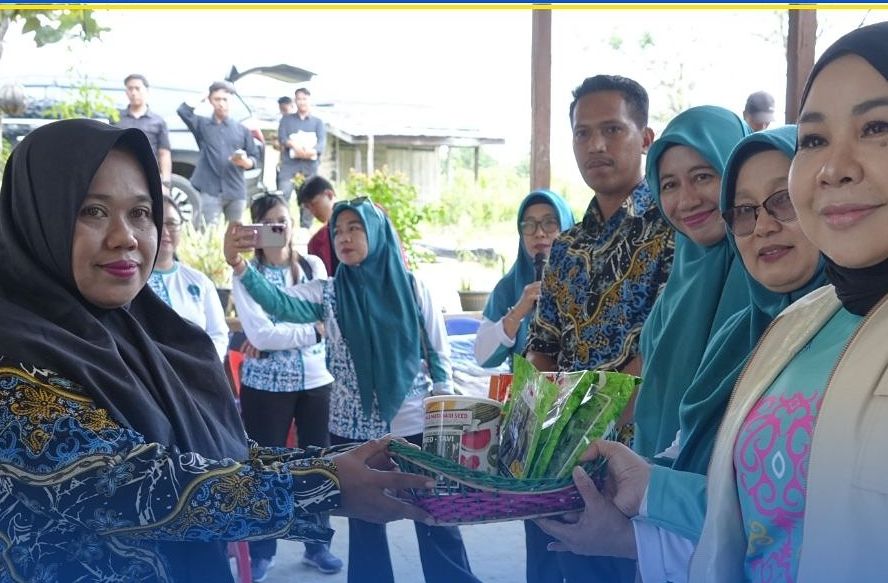 PKK Kaltara Salurkan 1.500 Benih Lele dan Bibit Sayuran untuk Warga Desa Apung