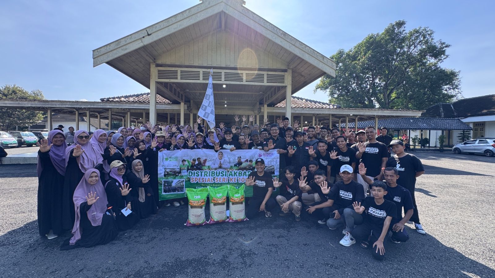 Bupati Endah Lepas Pasukan Amal Sholeh Salurkan Bantuan ke Ponpes Gunungkidul