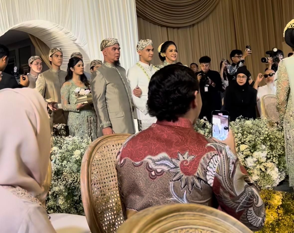 Maia-Ahmad Dhani Gandengan Lagi di Akad Nikah Al Ghazali Suasana Makin Haru