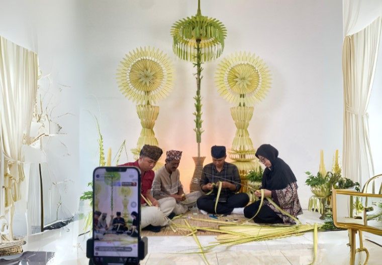 Mengenal Kembali Seni Merangkai Janur: Disbudpar Banyuwangi Hidupkan Dekorasi Mayang Sari Lewat Workshop Digital