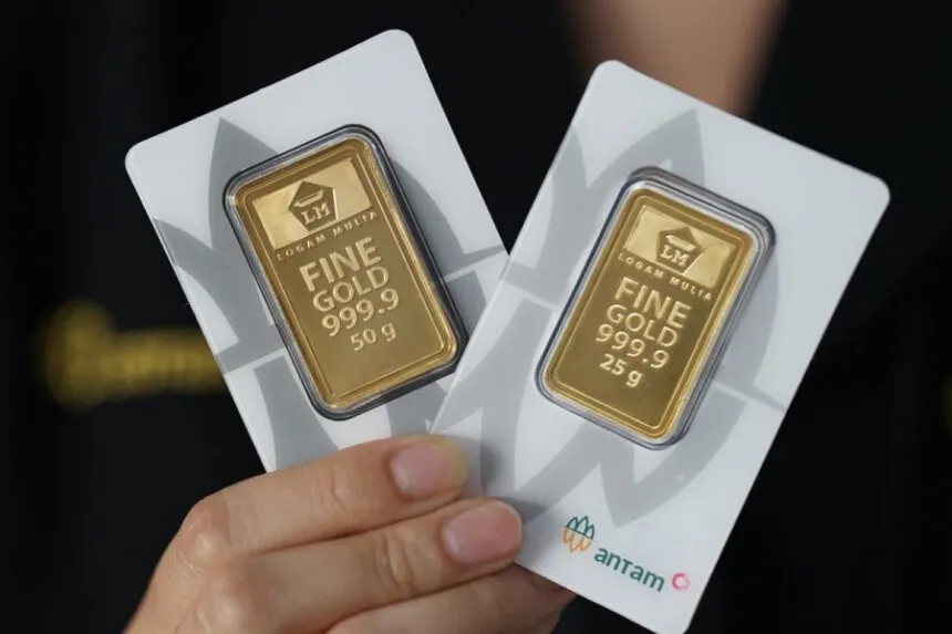 Harga Emas Antam Terpantau Turun Rp18.000 Per Gram
