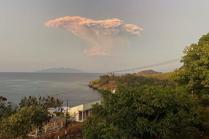 Gunung Lewotobi Laki-laki Meletus, Kini Berstatus Awas