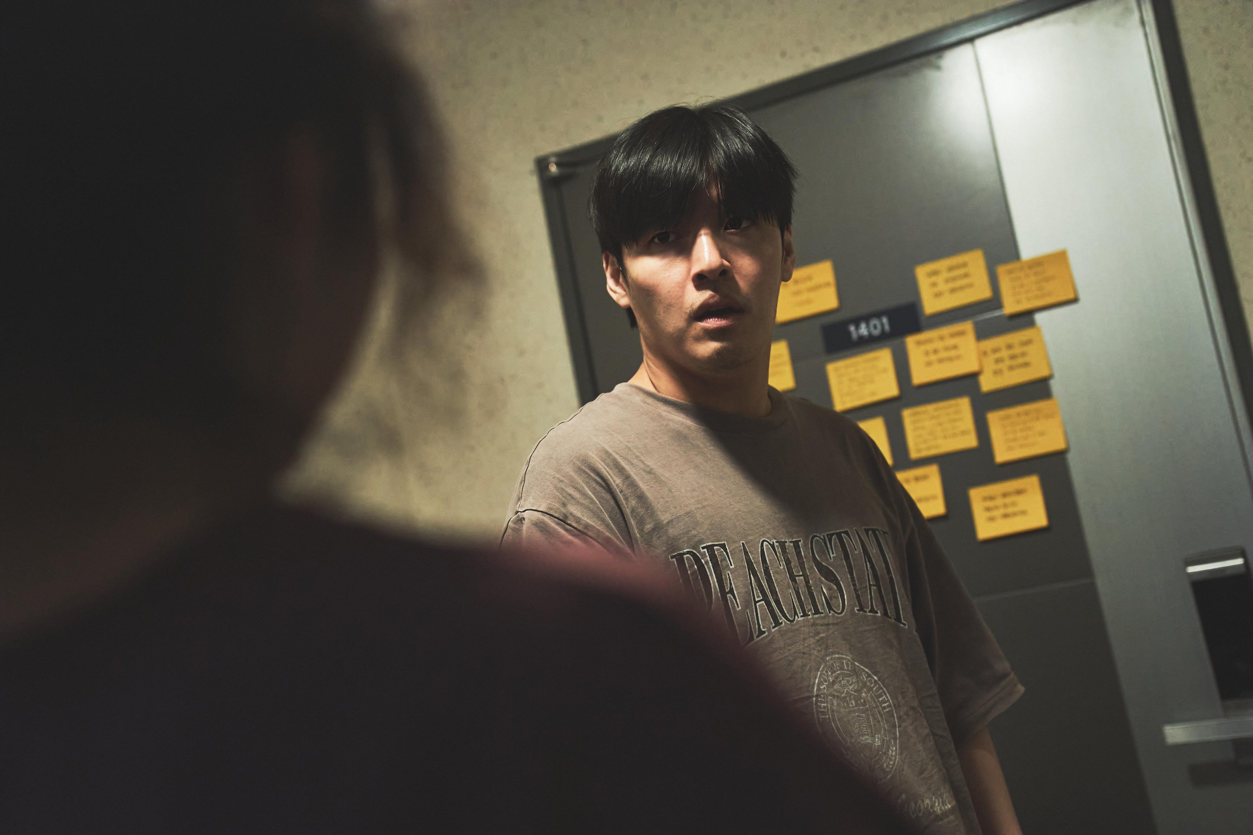 Review Wall to Wall : Film Thriller Korea Netflix yang Bikin Merinding Sekaligus Mikir!