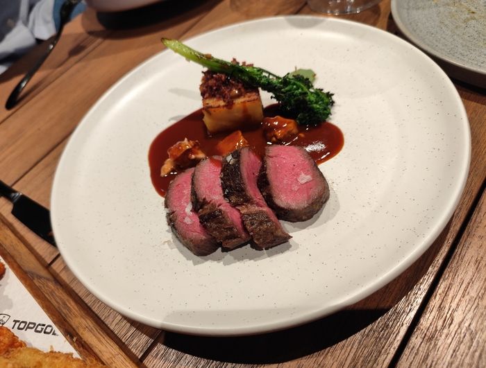 Menikmati Duel Chef Penuh Cita Rasa dalam Steak Wars di Ironwood