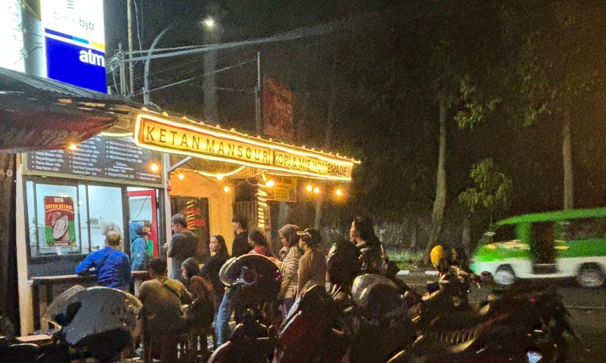 Berburu Sop Tansu, Menu Unik dari Ketan Mansour yang Lagi Hype di Bogor