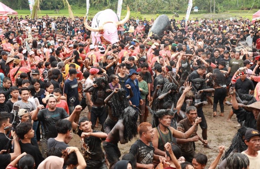 Semarak Tradisi Keboan Aliyan, Ribuan Warga Padati Desa Osing Banyuwangi