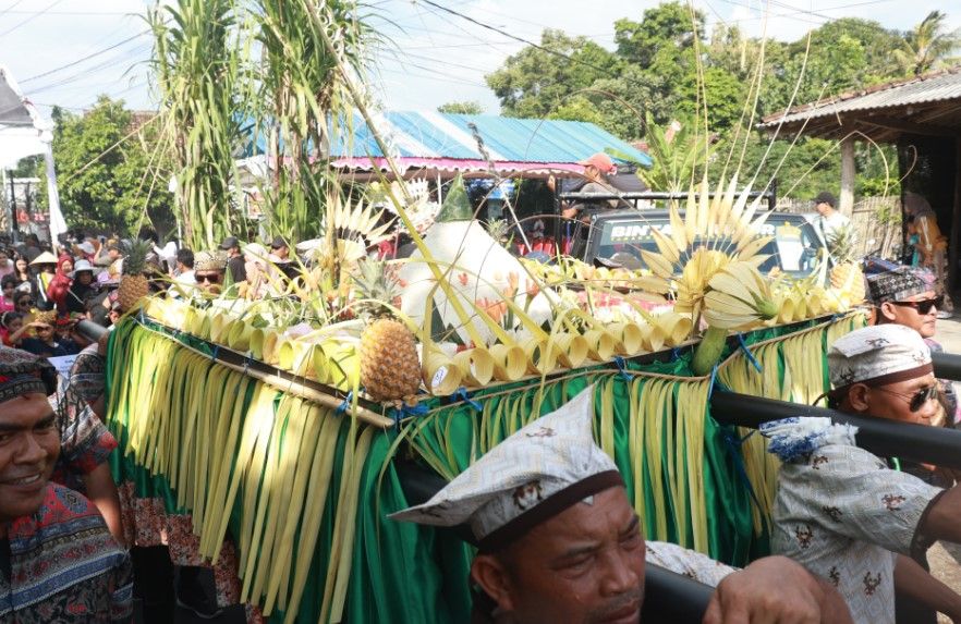 Beragam Tumpeng Diarak di Banyuwangi: Tradisi Takir Sewu Rayakan Syukur Petani Sraten
