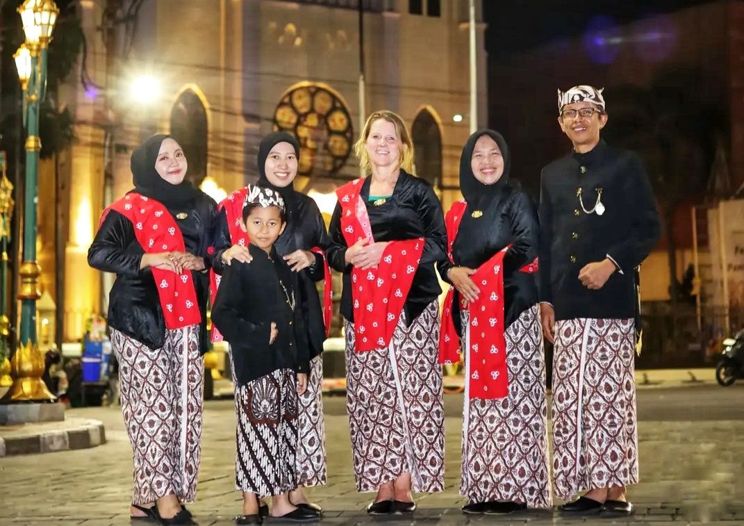 Jelajahi Masa Lalu Lewat Lensa Kamera: Sensasi Berfoto dengan Baju Khas Malangan di Maltedoe, Kayutangan Heritage