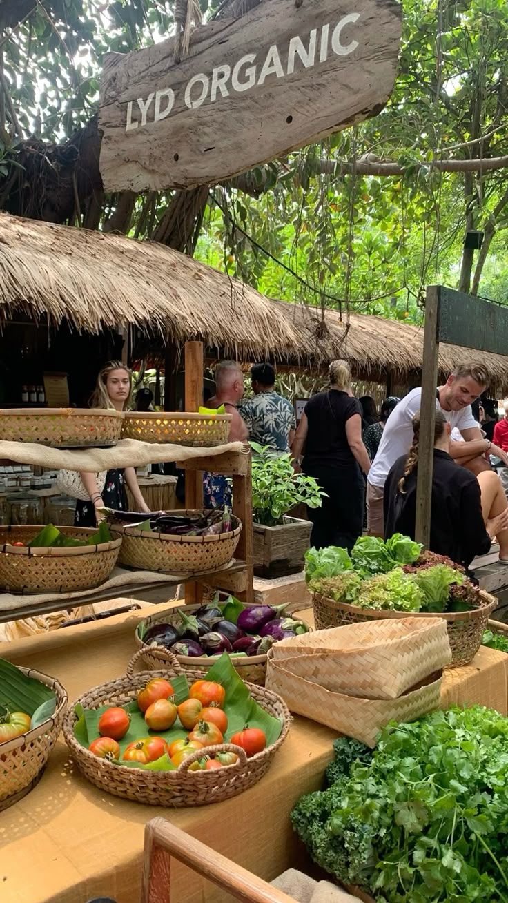 Sunday Market La Brisa: Pasar Mingguan Estetik di Tepi Pantai, Surganya Belanja Barang Lokal di Bali!
