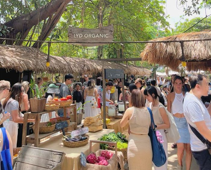 Sunday Market La Brisa: Pasar Mingguan Estetik di Tepi Pantai, Surganya Belanja Barang Lokal di Bali!