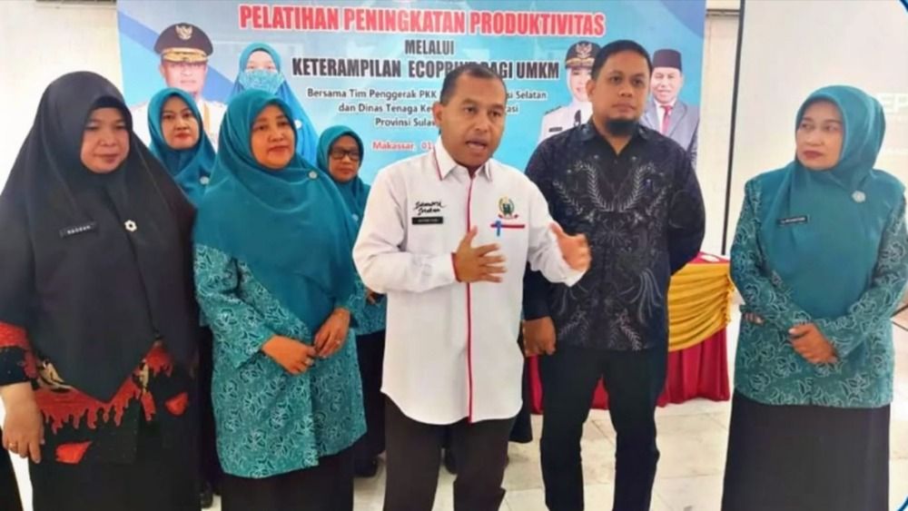 Disnakertrans dan TP-PKK Sulsel Kolaborasi Gelar Pelatihan Ecoprint untuk UMKM
