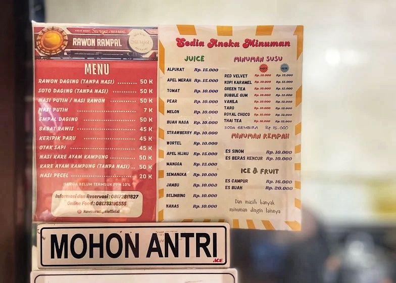 Rawon Rampal: Legenda Kuliner Malang Sejak 1957 yang Masih Bertahan dengan Kayu Bakar