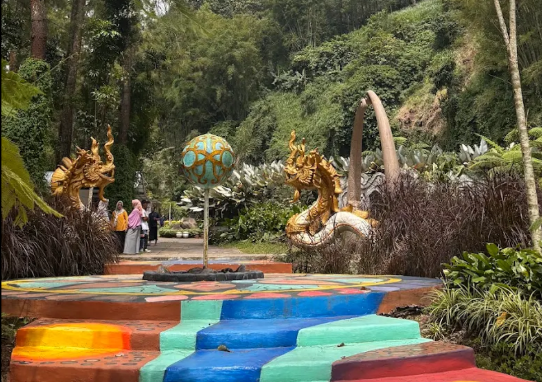 Taman Kemesraan Pujon: “Negeri Dongeng” Baru di Lereng Malang