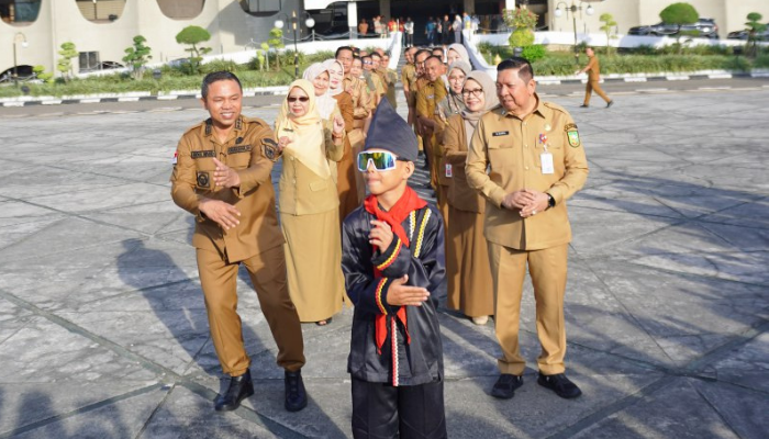 Wapres Datang Pacu Jalur, Jalan Masih Berlubang: Riau Mau Malu Sampai Mana?