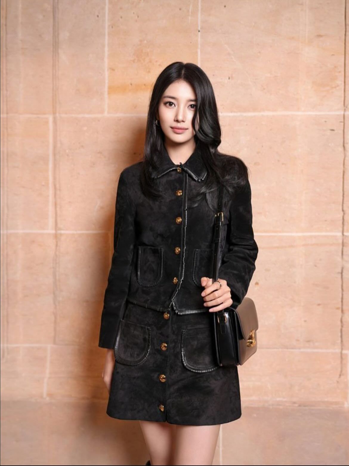 Trio Visual Korea Gemparkan Paris! V BTS, Suzy & Park Bo Gum Tampil Memukau di Celine Show