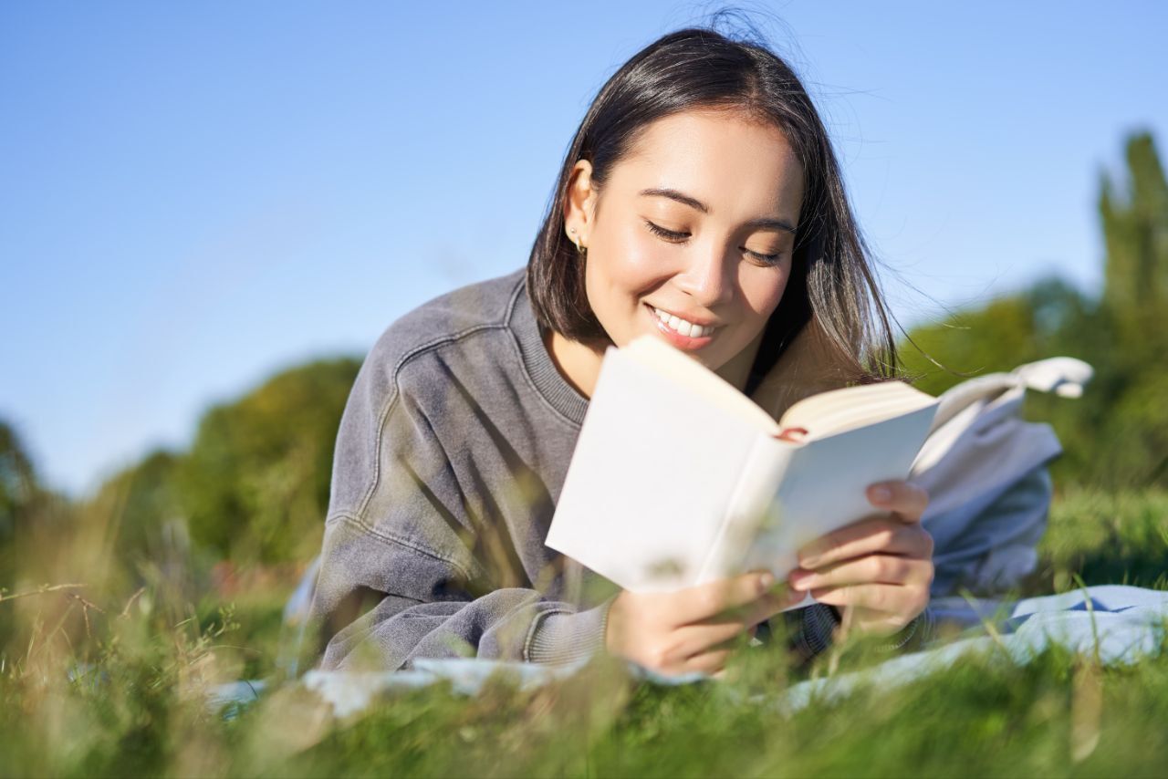 5 Zodiak yang Terlihat Pendiam tapi Ternyata Jenius Banget