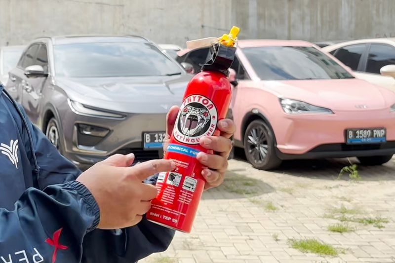 3 Kiat Aman Pakai APAR pada Mobil Listrik, Pelajari biar Gak Bingung