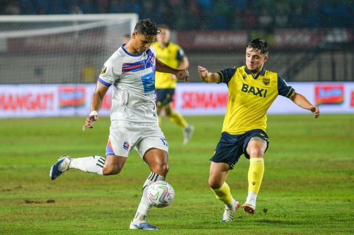 Stadion Si Jalak Harupat Banjir, Fans Oxford United Lontarkan Kritik Tajam soal Laga Final Piala Presiden 2025