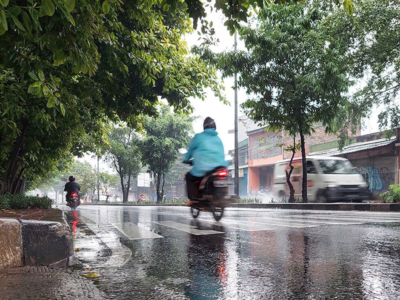 Hujan Diprediksi Guyur Jakarta Siang hingga Malam, Warga Diminta Waspada