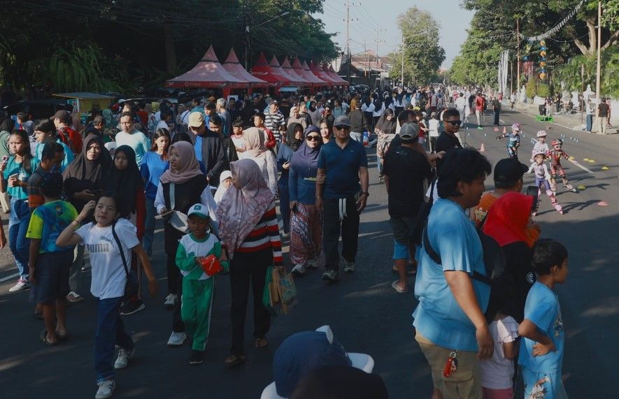 Serunya CFD Jalan A. Yani Banyuwangi: Warga Olahraga, Jajan, hingga Urus KTP Sekaligus