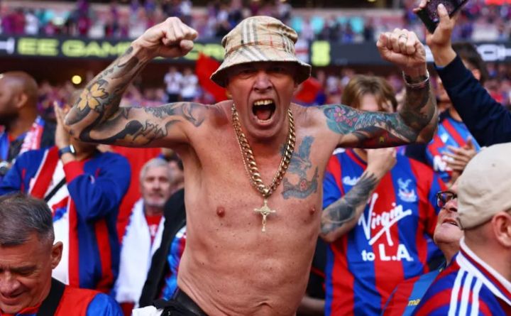 Tidak Adil! Suporter Crystal Palace Demo Keputusan UEFA yang Degradasikan Klub dari Liga Europa
