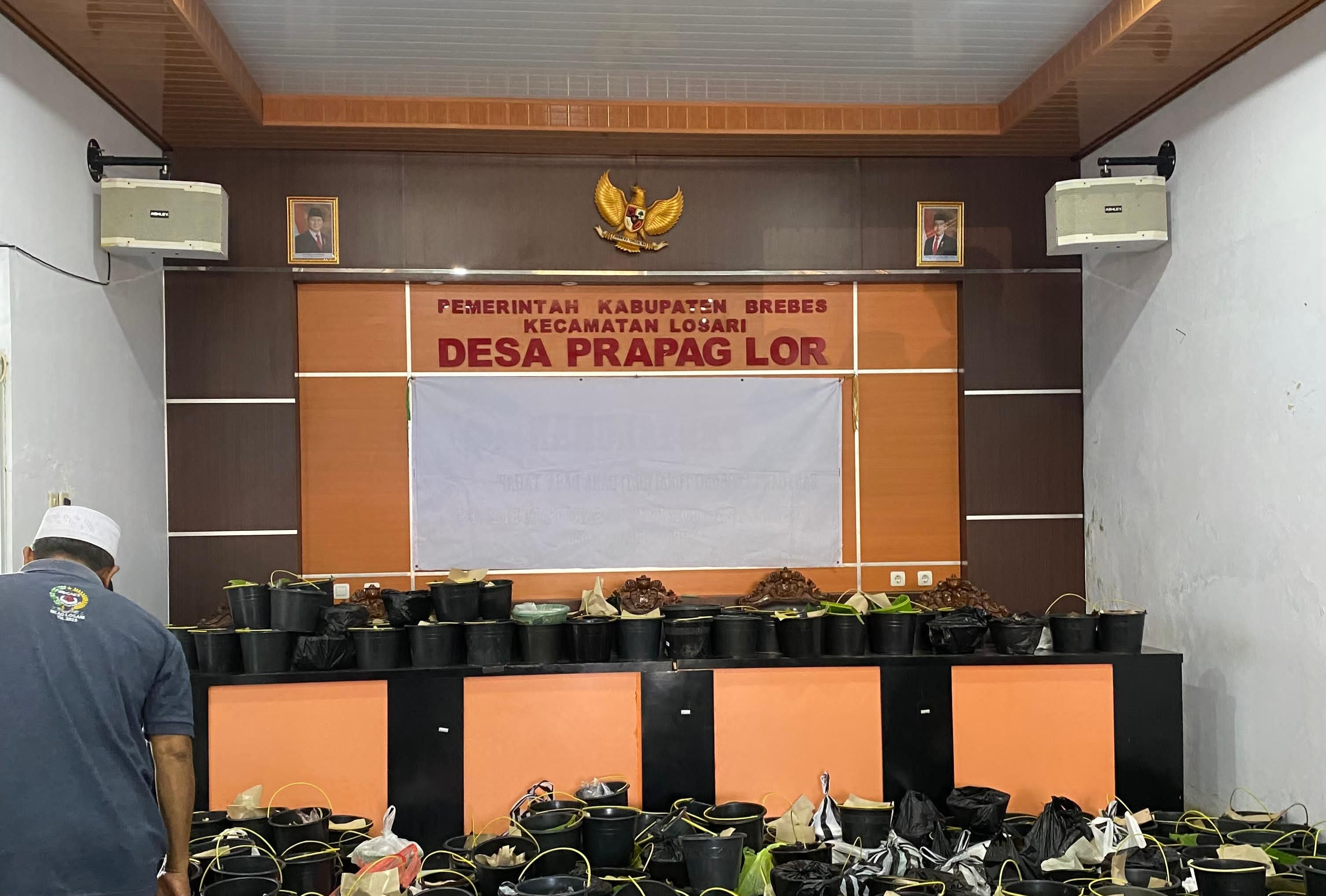 Dari Laut ke Luar Negeri: Cerita Perempuan Prapag Lor Jadi Buruh Migran dan Mengubah Nasib Desa
