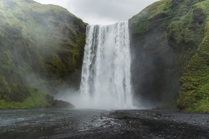 17 Caption Singkat Tentang Air Terjun dalam Bahasa Inggris, Bikin Feed Kamu Makin Fresh!