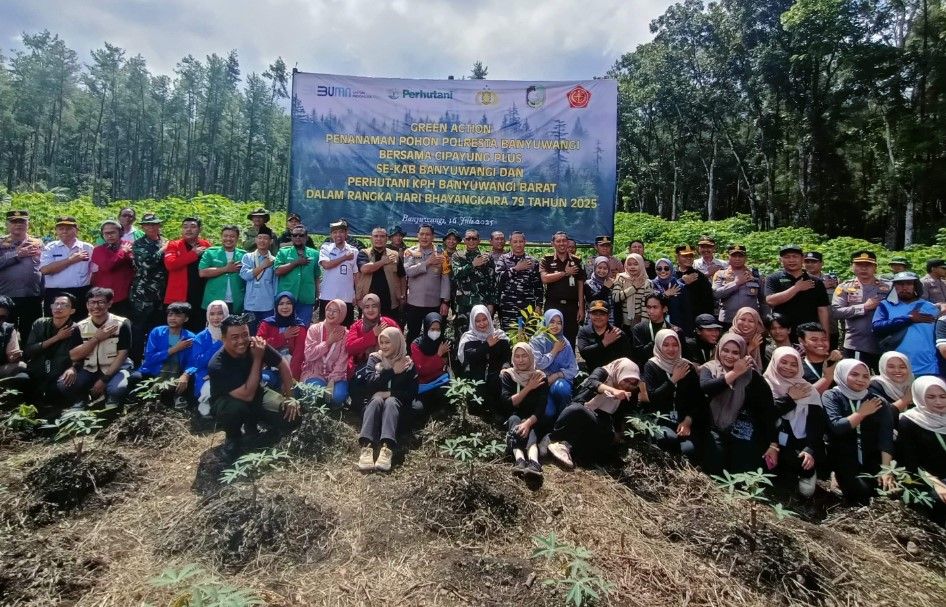 Ribuan Bibit Ditanam, Polresta Banyuwangi dan Cipayung Plus Gaungkan Aksi Hutan Lestari peringati Hari Bhayangkara ke-79