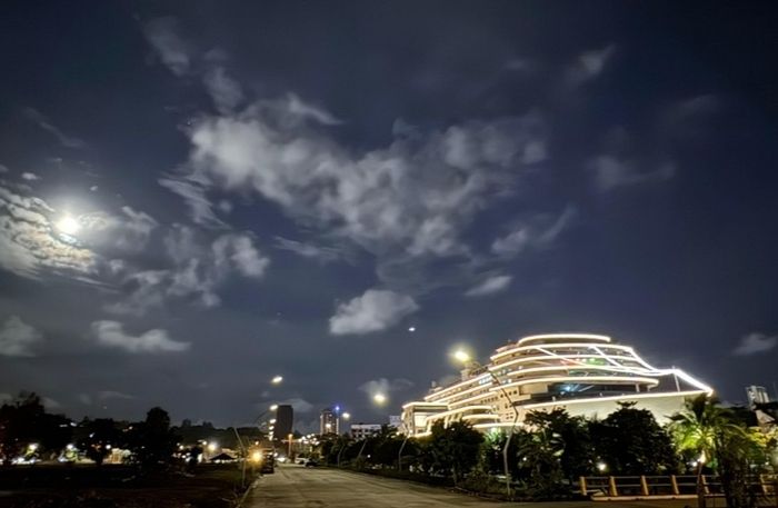 Unik, Hotel Ini Bisa Wujudkan Pernikahan Impian dengan Kapal Pesiar Ikonik di Tengah Kota