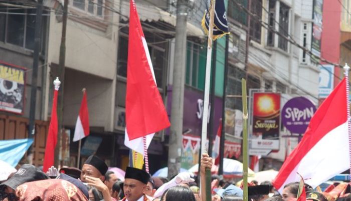Semarak HUT RI ke-80 & Hari Jadi ke-75 Kalsel: Dari Upacara Khidmat hingga Aksi Gotong Royong
