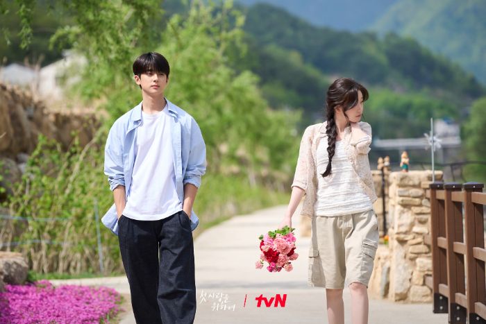 Intip Chemistry Kim Min Kyu dan Choi Yoon Ji di Drakor Romantis Terbaru “Love, Take Two”