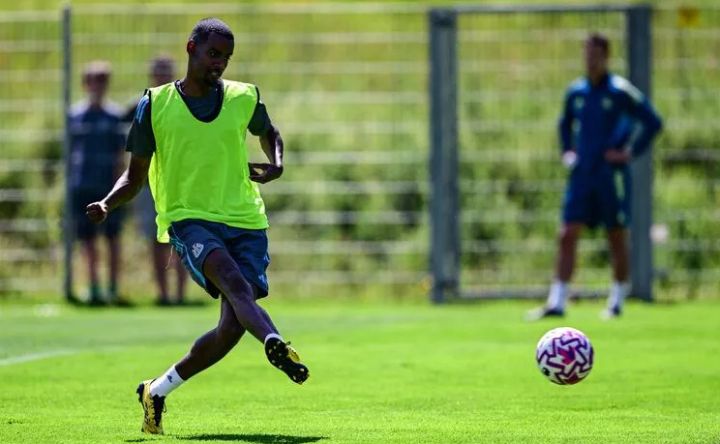 Alexander Isak Disarankan Sabotase Latihan Newcastle Demi Pindah ke Liverpool