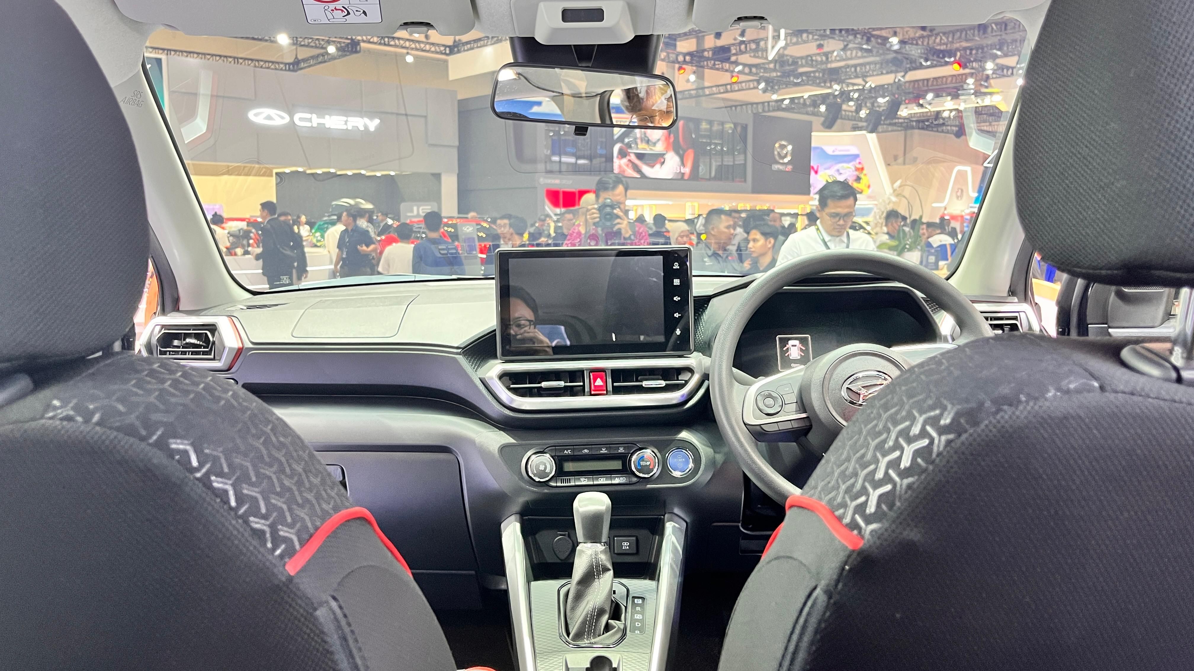 5 Fitur Daihatsu Rocky Hybrid Terbaru 2025 yang Bikin Berkendara Semakin Nyaman dan Efisien!