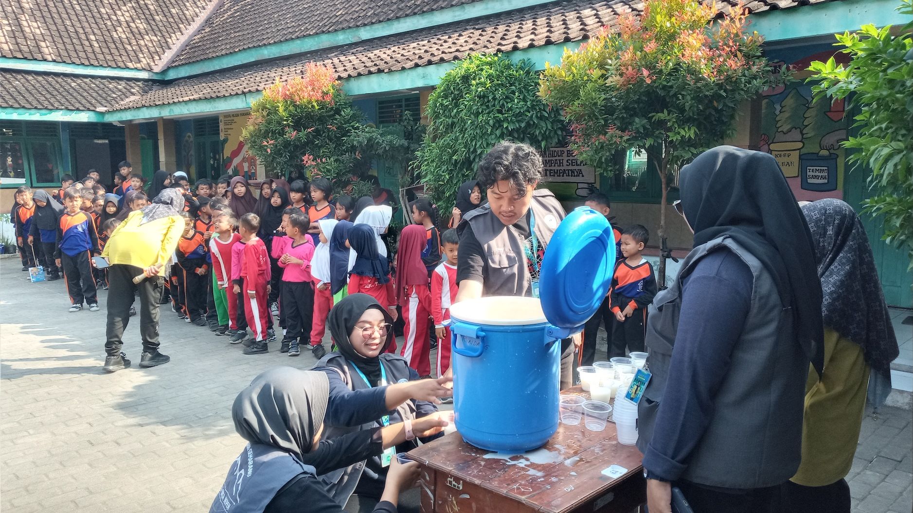 Peringati Hari Anak Nasional Siswa SDN 2 Nepen Boyolali Karnaval Keliling Desa dan Minum Susu Bersama