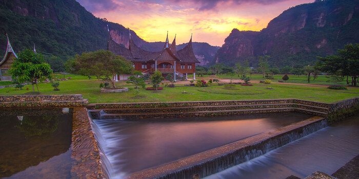 Staycation Anti-Mainstream: Camping di Tengah Sawah Lembah Harau, Tidur Ditemani Tebing Megah!